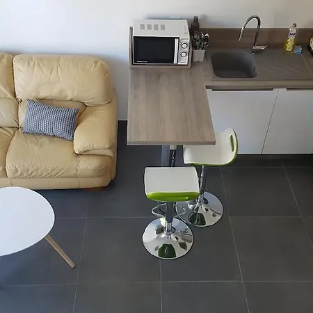 New T2 Duplex, Independent Climate Control, Adjoining Apartment Lattes